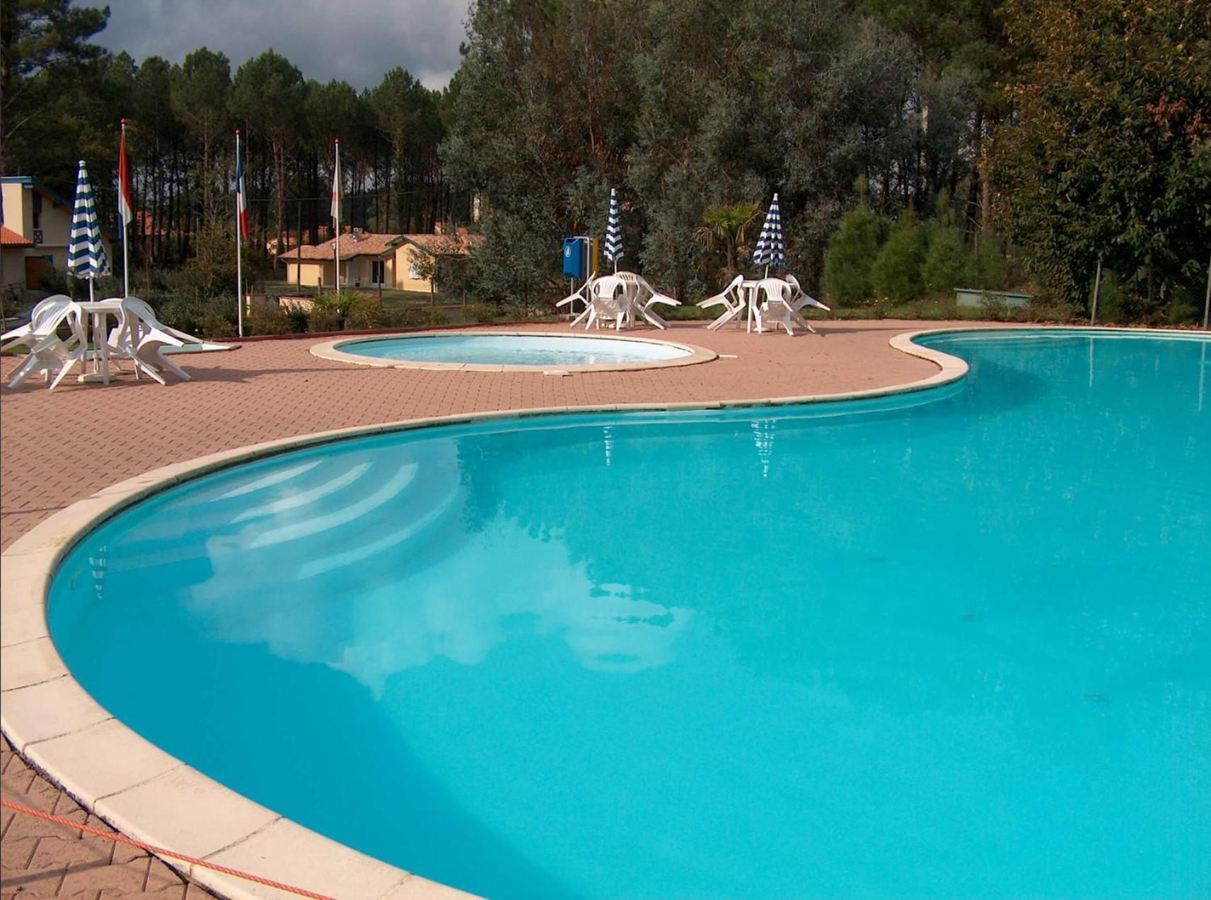 Jolie Maison De Vacances Avec Terrasse Et Jardin Saint-Julien-en-Born Luaran gambar