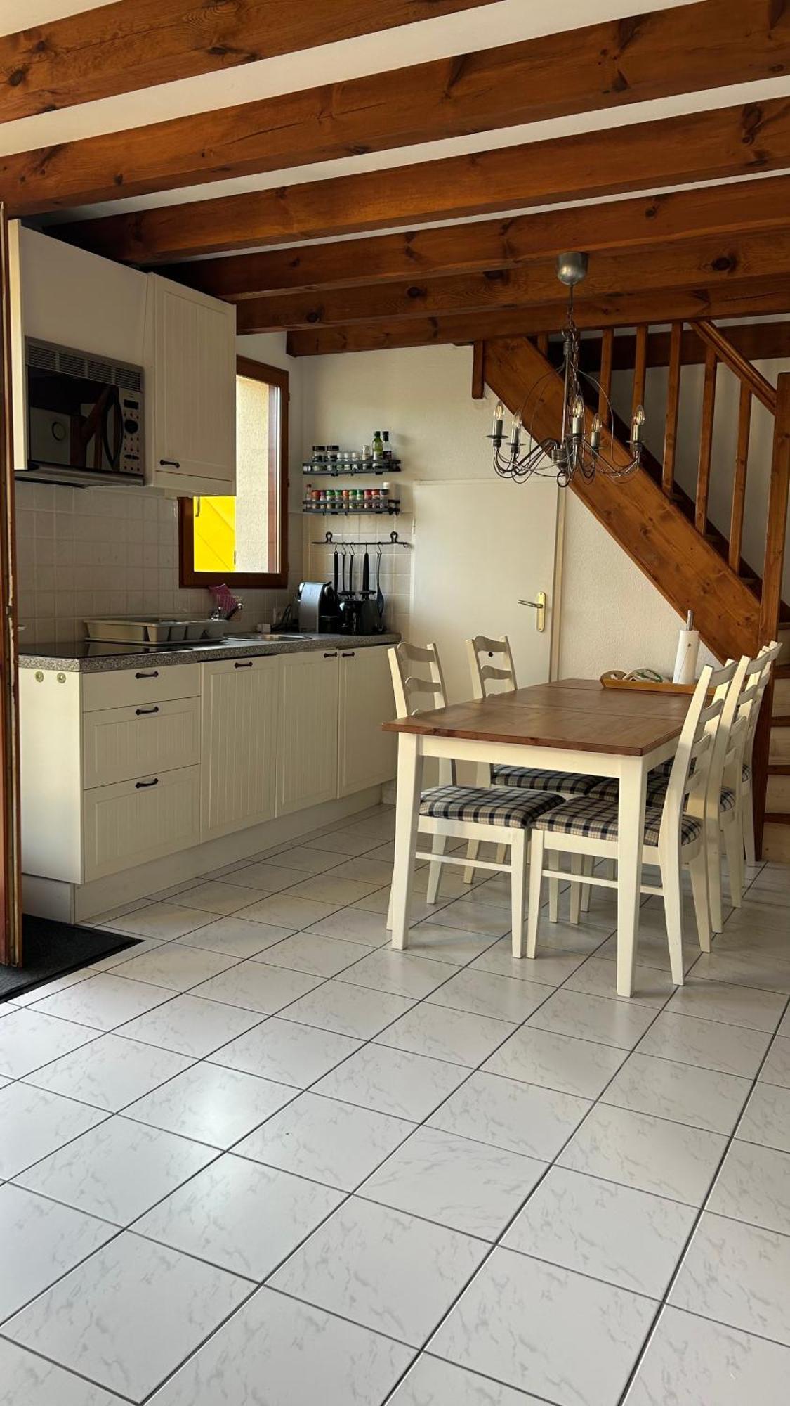 Jolie Maison De Vacances Avec Terrasse Et Jardin Saint-Julien-en-Born Luaran gambar