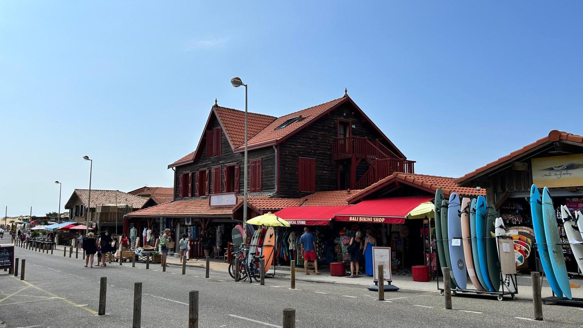 Jolie Maison De Vacances Avec Terrasse Et Jardin Saint-Julien-en-Born Luaran gambar