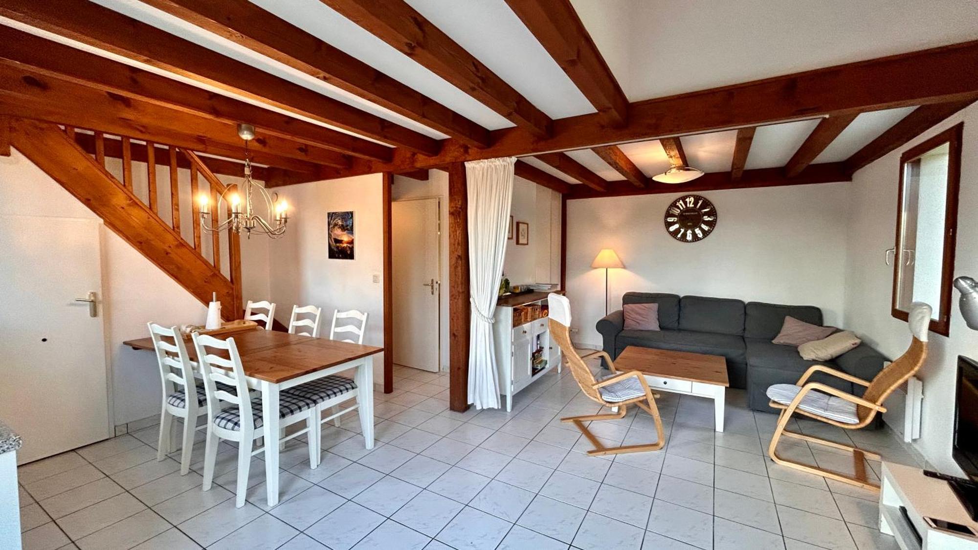 Jolie Maison De Vacances Avec Terrasse Et Jardin Saint-Julien-en-Born Luaran gambar