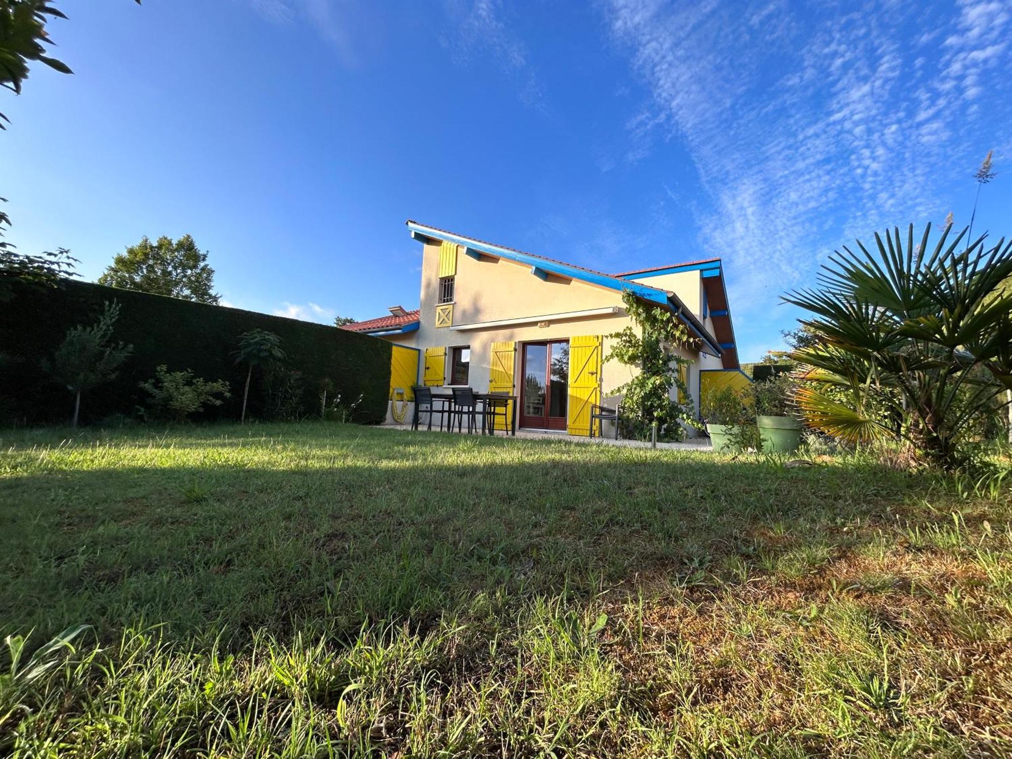 Jolie Maison De Vacances Avec Terrasse Et Jardin Saint-Julien-en-Born Luaran gambar