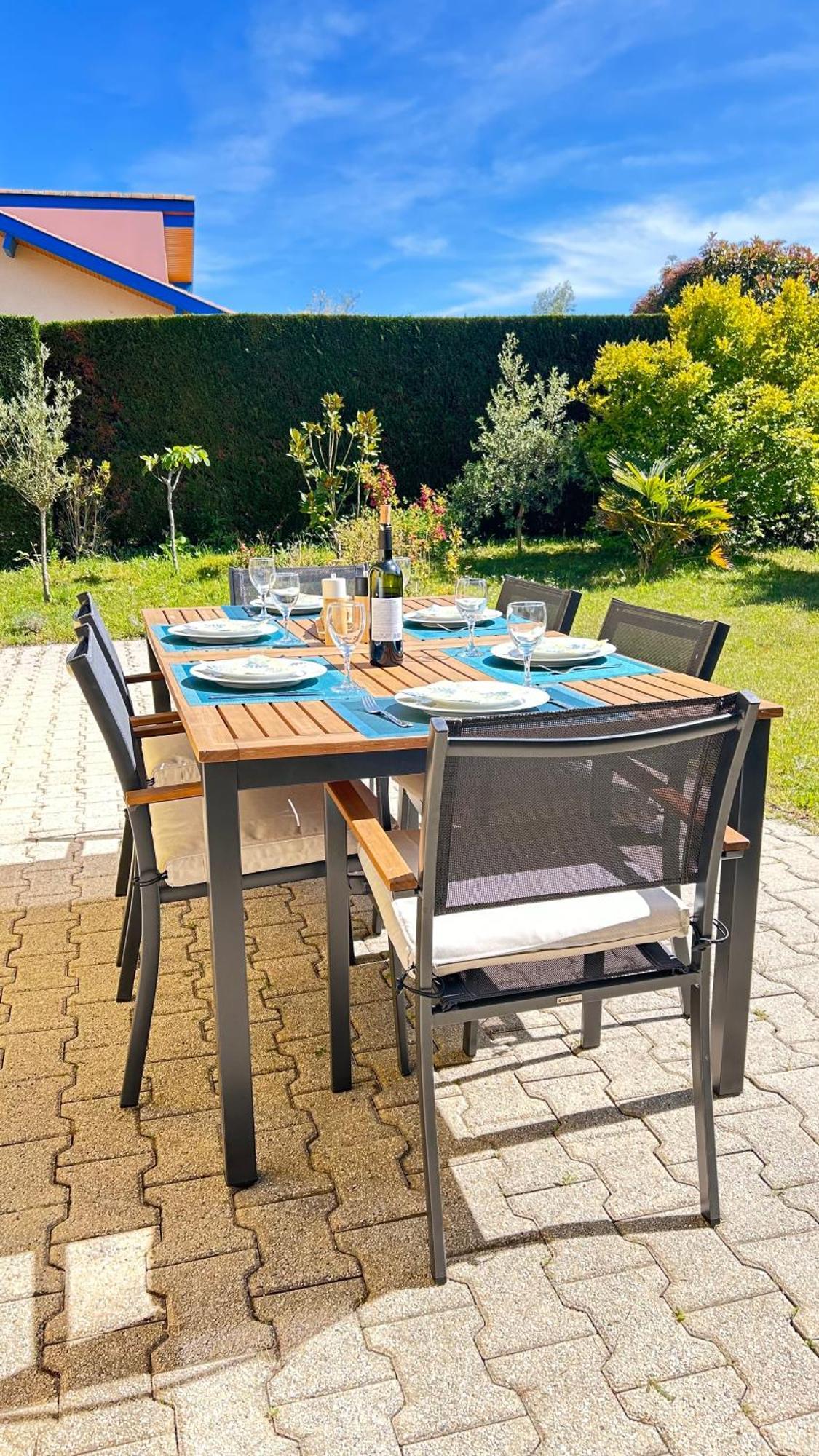 Jolie Maison De Vacances Avec Terrasse Et Jardin Saint-Julien-en-Born Luaran gambar